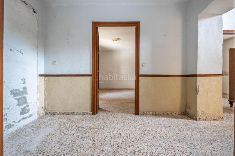 Foto fdb80fbb-3193-44af-88b0-e0ecb2a9c89a. Casa adosada se vende parcela en el centro de cullar vega con edificación en Cúllar Vega