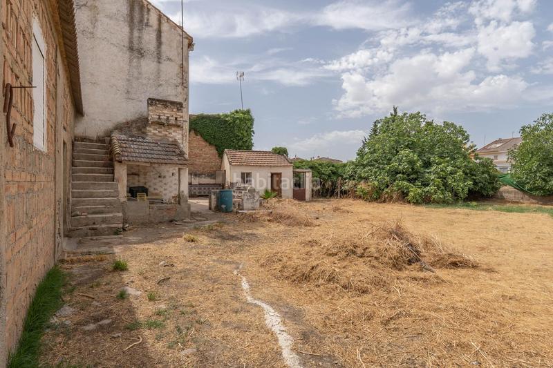 Foto fdf5a205-a19f-4699-9608-190a6cac82a4. Casa adosada se vende parcela en el centro de cullar vega con edificación en Cúllar Vega