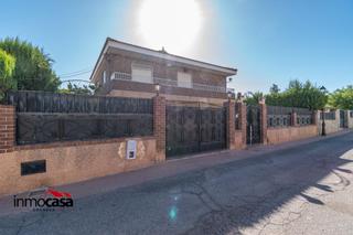 Xalet a Ogíjares. Chalet con mas de mil metros de parcela y casita de invitados