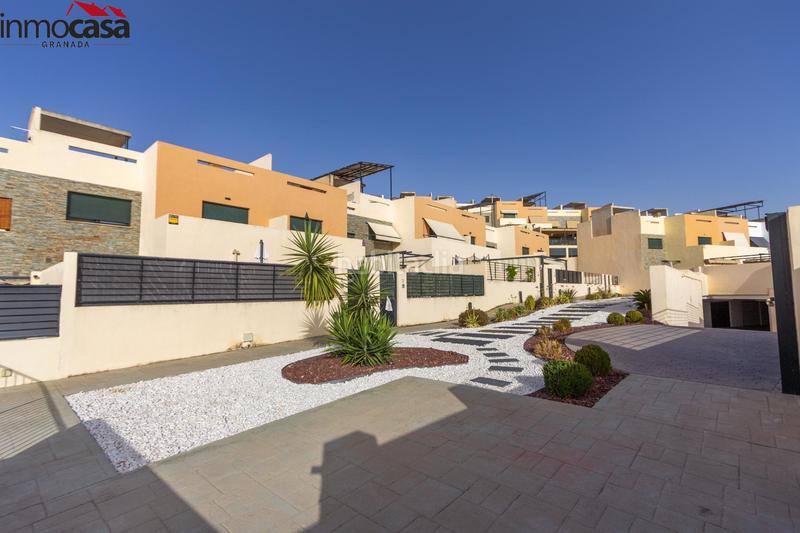 Foto 1ecf4672-14c2-4966-88fe-f6bb9d59e017. Casa pareada  con garaje doble y piscina en las gabias en Gabias (Las)