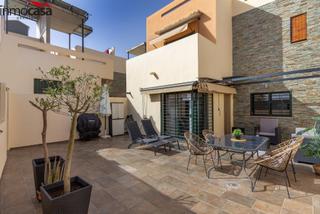 Casa aparellada a San Francisco - El Chorrillo. Maravillosa pareada en urbanizacion con piscina en las gabias
