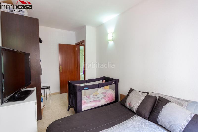 Foto ff8b67bc-570a-425f-94b2-78203d808fff. Piso oportunidad piso con cochera zona parque de bomberos norte en Granada