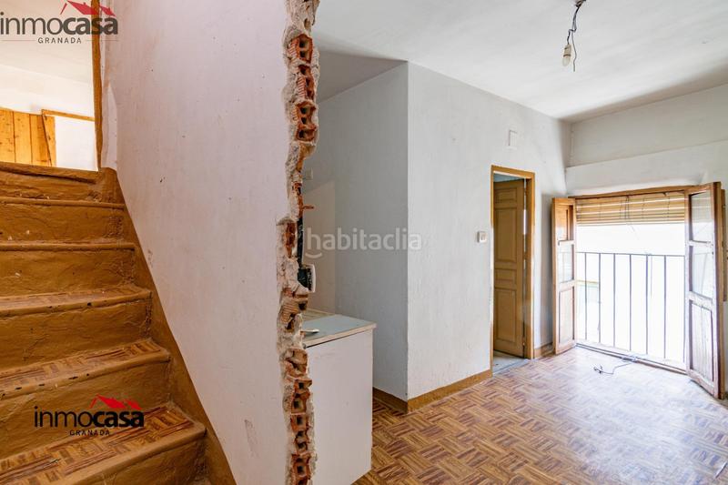 Foto e5bc9e38-f877-41d0-b122-55bbee5b0243. Casa adosada casa para reformar en güejar sierra centro en Güéjar Sierra