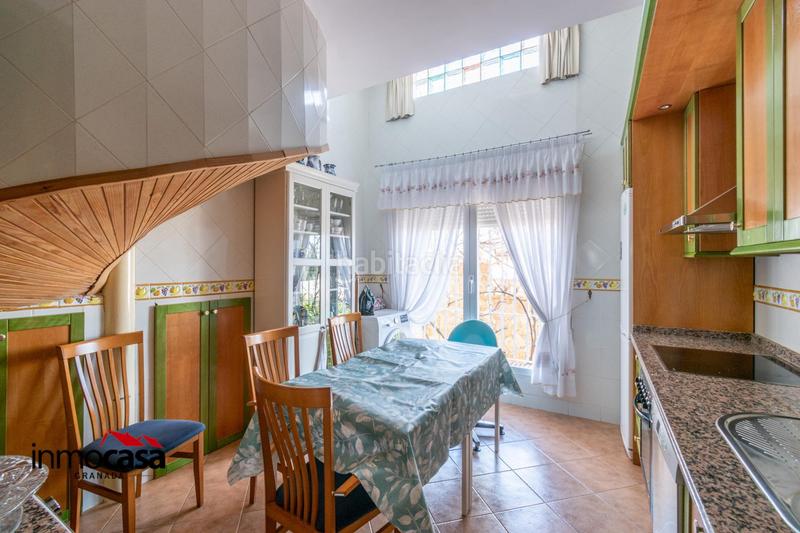 Foto abb63bc4-6ef4-4e6b-b455-b93901007e5c. Chalet villa turistica para alojamiento rural por habitaciones ideal para profesionales en Zubia (La)