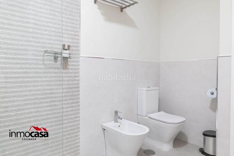 Foto d417a057-fc62-4781-9bd3-5da1aaccfbe3. Chalet villa turistica para alojamiento rural por habitaciones ideal para profesionales en Zubia (La)