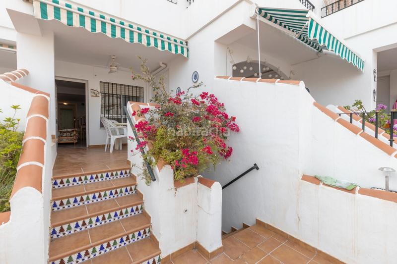 Foto b7b1e765-cdec-427a-9f29-c08d49cae6a4. Casa adosada preciosa casa en la urbanización de la perla en Motril