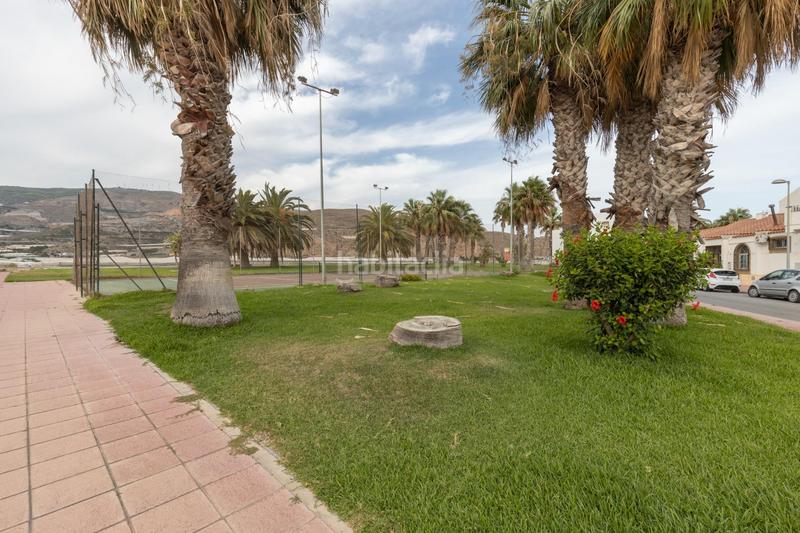 Foto dee1d358-ffd9-4071-8a31-c0e901357d9f. Casa adosada preciosa casa en la urbanización de la perla en Motril