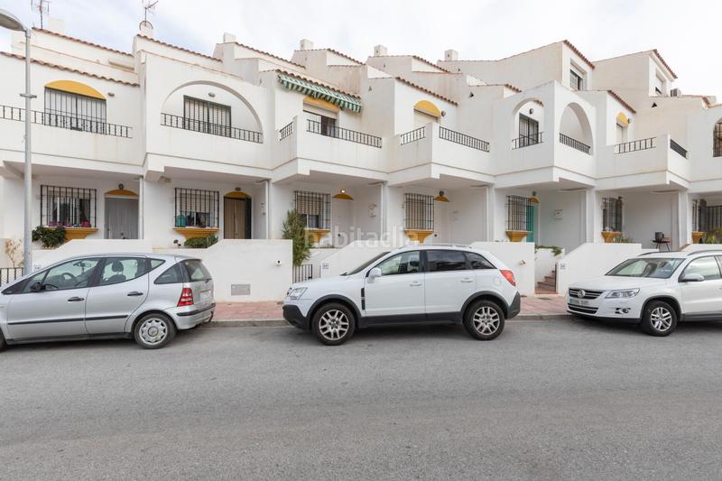 Foto f1238f27-e84e-4cfe-ab82-b95084bef7ad. Casa adosada preciosa casa en la urbanización de la perla en Motril