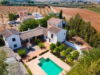 Xalet a Moraleda de Zafayona. Descubre el encantador cortijo la almunia!