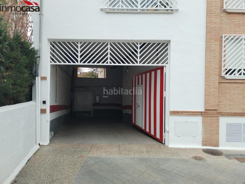 Foto 3d6b70d3-33b7-4e53-9c96-40a2f6217d6f. Parking coche en calle orquidea 2 garaje con trastero en zona fontiveros en Granada