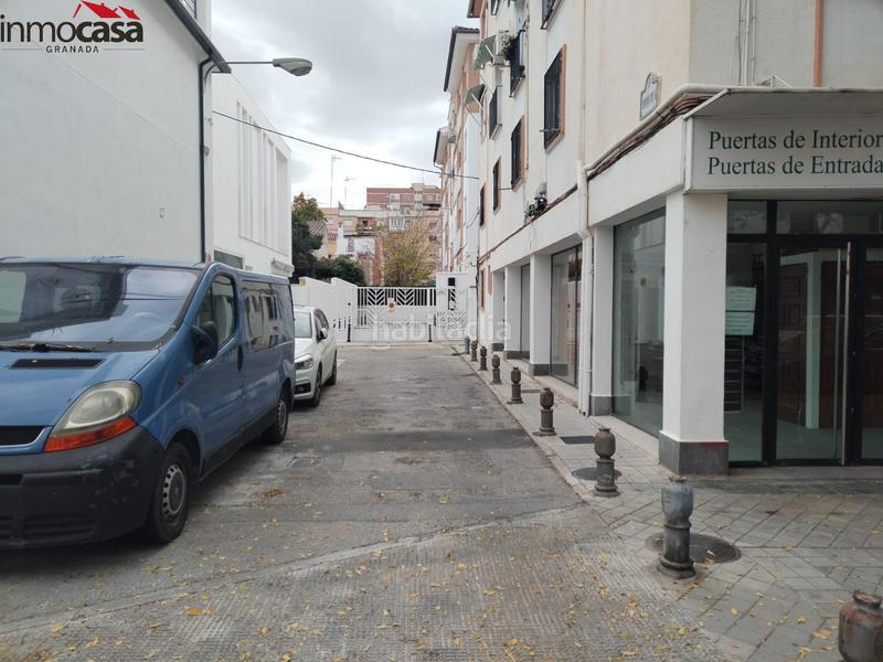 Foto fbd87b85-a891-4a90-91aa-86c8322d5524. Parking coche en calle orquidea 2 garaje con trastero en zona fontiveros en Granada