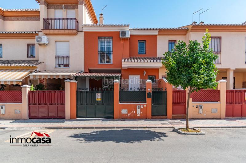 Foto 0cd4b7b7-633c-4594-9cf3-d8d598e2910d. Semi detached house with parking in Avda. De los Ogíjares Armilla