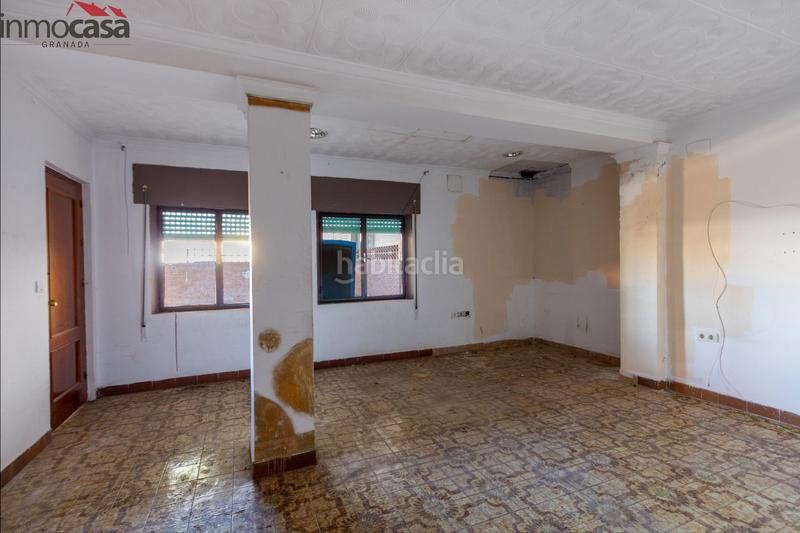 Foto 3845e069-d986-4bd1-b322-82fd226a868d. Casa  de 6 dormitorios con local y terraza de 100 m2 en Armilla