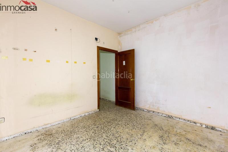 Foto 3df20af7-ca3c-4a30-88c5-d0a3dd72192e. Casa  de 6 dormitorios con local y terraza de 100 m2 en Armilla