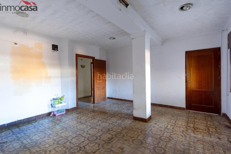 Foto 8965d44f-870b-45d6-b0a5-a8584bfbfc0c. Casa  de 6 dormitorios con local y terraza de 100 m2 en Armilla