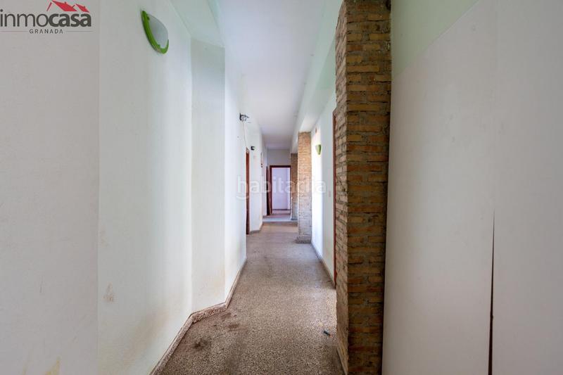 Foto fda7768b-defe-4982-a56a-9496a7247804. Casa  de 6 dormitorios con local y terraza de 100 m2 en Armilla