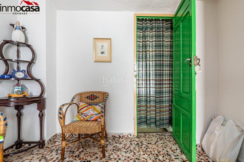 Foto 10bd4e24-aed6-4c24-a725-119a27dd7319. Casa pareada chalet pareado para reformar en la zubia!!! en Zubia (La)