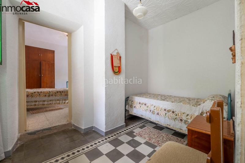 Foto 4ab17730-8eff-4617-9ca9-6a23ed49a7dd. Casa pareada chalet pareado para reformar en la zubia!!! en Zubia (La)