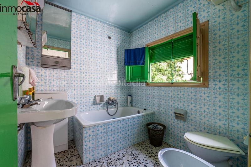 Foto a7c71f8e-2983-4e2c-9bab-c0629aefedad. Casa pareada chalet pareado para reformar en la zubia!!! en Zubia (La)