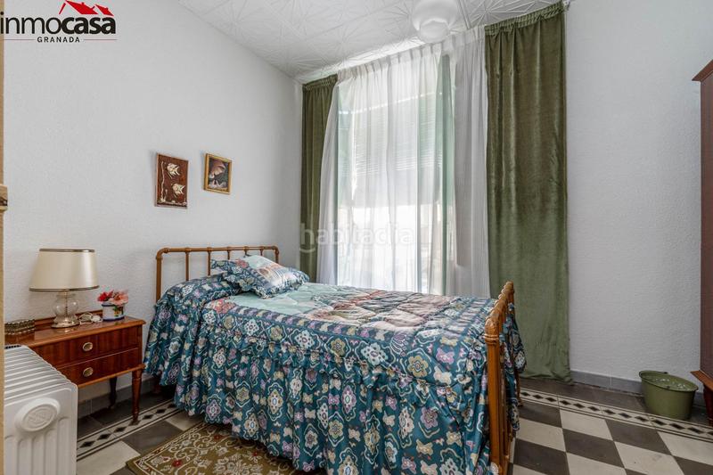 Foto ad2f8673-7052-4ad4-9a90-d2ea442f4dcc. Casa pareada chalet pareado para reformar en la zubia!!! en Zubia (La)