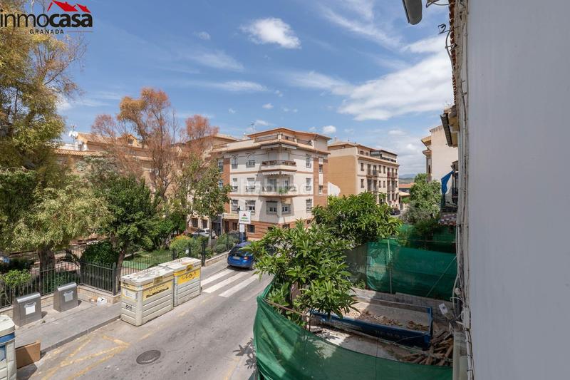 Foto c8acb0c2-795a-4eb8-ba6a-72452a41efe7. Casa pareada chalet pareado para reformar en la zubia!!! en Zubia (La)