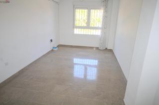 Location Appartement  Calle calle capitulaciones. 700 euros, comunidad incluida,  dos dormitorios, sin muebles, co