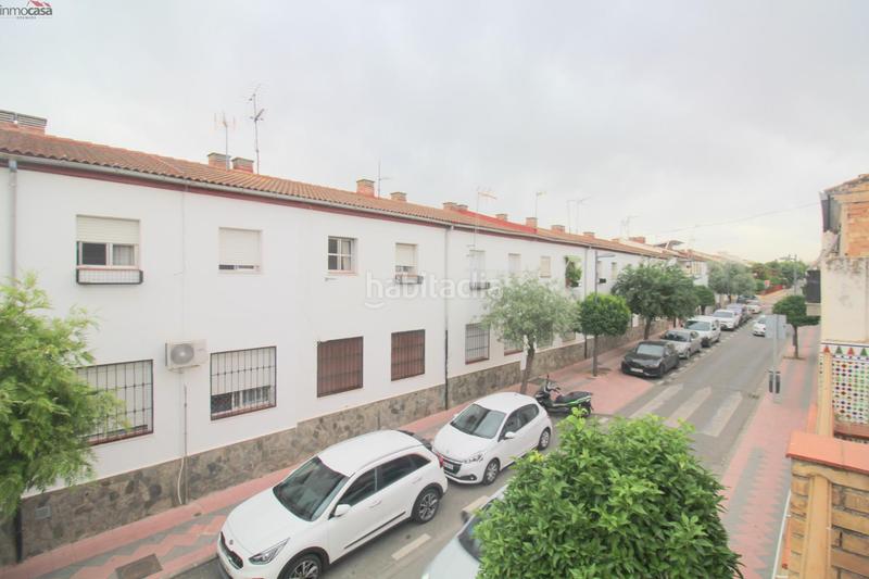 Foto 476dc4a0-8b1a-43d0-9dae-904f8dc52c22. Alquiler casa adosada 795 euros casa junto mercadona, con garaje cerca metro, todos los servicios en Armilla