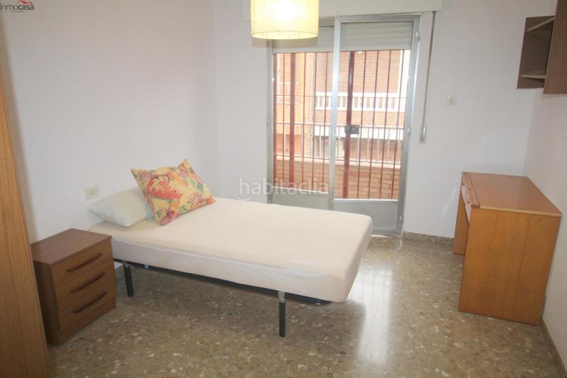 Foto 545cccea-4fca-415a-b6b8-04b5e141e371. Alquiler casa adosada 795 euros casa junto mercadona, con garaje cerca metro, todos los servicios en Armilla