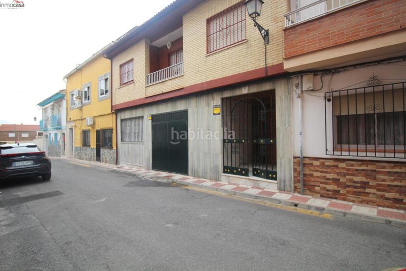 Foto c80aa2a9-312d-4af7-b5a4-21f4a04d04d7. Alquiler casa adosada 795 euros casa junto mercadona, con garaje cerca metro, todos los servicios en Armilla