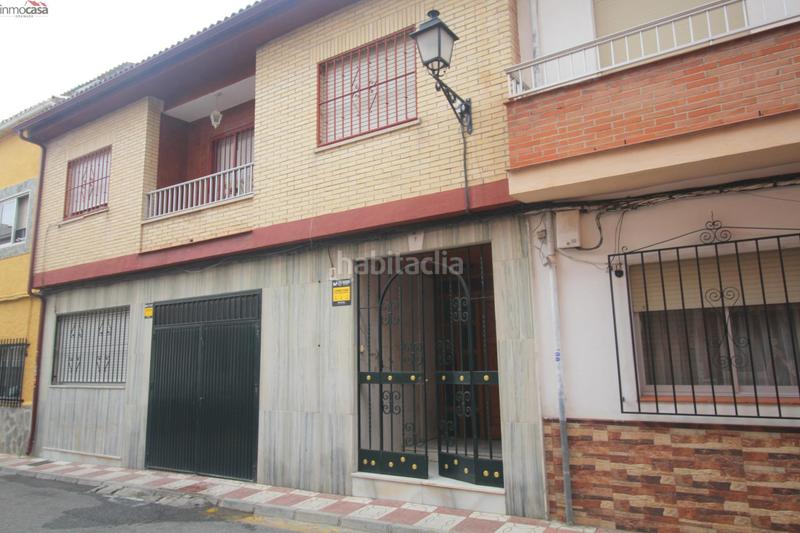 Foto efffd5b8-fbf5-4dd3-9c51-0a1d1bcc3e1f. Alquiler casa adosada 795 euros casa junto mercadona, con garaje cerca metro, todos los servicios en Armilla