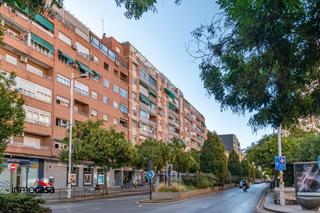 Piso  Camino camino de ronda, 92. Amplio piso con terraza en camino de ronda,junto recogidas!!!