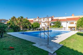 Reihenhaus  Calle manuel de gongora. Adosada con piscina y garaje en ogijares