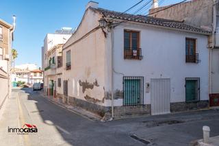 Casa aparellada a San Antón. Casa pareada para reformar en las gabias