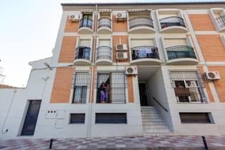 Pis  Calle virgen de las nieves. Excelente precio en el centro de armilla, con tres dormitorios,