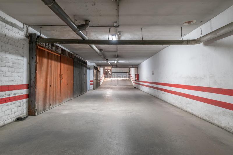 Foto b855c441-c00e-4655-96a9-5319d4b824c3. Parking voiture dans Barrio de Zaidín Granada