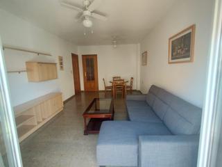 Miete Etagenwohnung in Poniente. 700 euros, comunidad incluida, tres dormitorios, amueblado, y ga