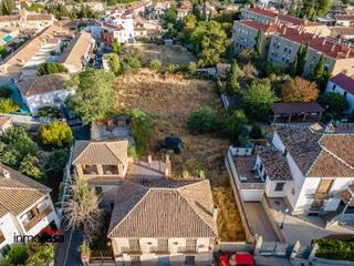 Terreny residencial a La Zubia Ciudad. Solar en el centro de la zubia ideal para bloque de pisos edific