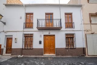 Maison à Calle manuel de falla 5. Casa de pueblo para reformar en padul gran potencial!