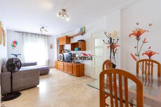 Etagenwohnung in Poniente. Piso en el centro de armilla, con garaje  y trastero.