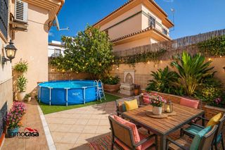 Maison jumelée à Calle violeta 8. Vivienda unifamiliar  en urbanizacion cortijo de la loma amuebla