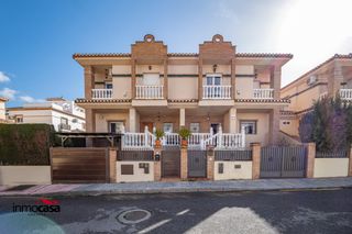 Semi detached house  Calle violeta. Vivienda unifamiliar  en urbanizacion cortijo de la loma amuebla