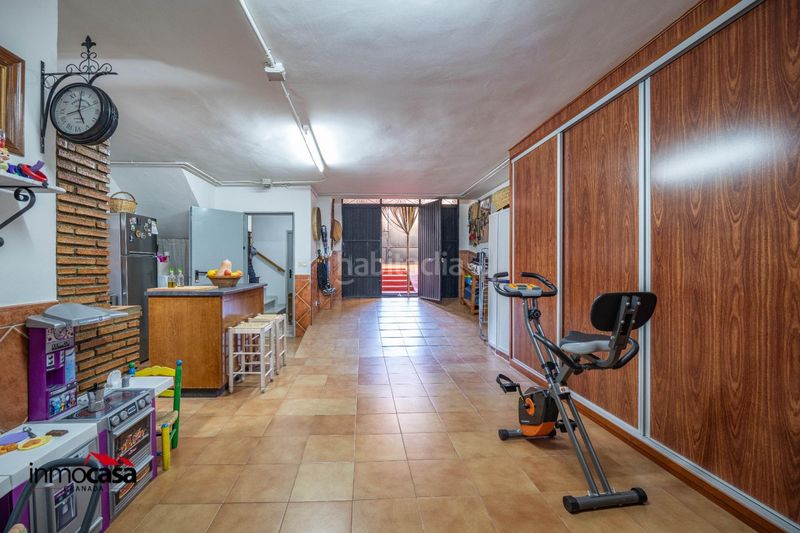 Foto 2b448f91-abfa-46d0-999d-67fcdd015a50. Casa adossada amb aparcament a Peligros