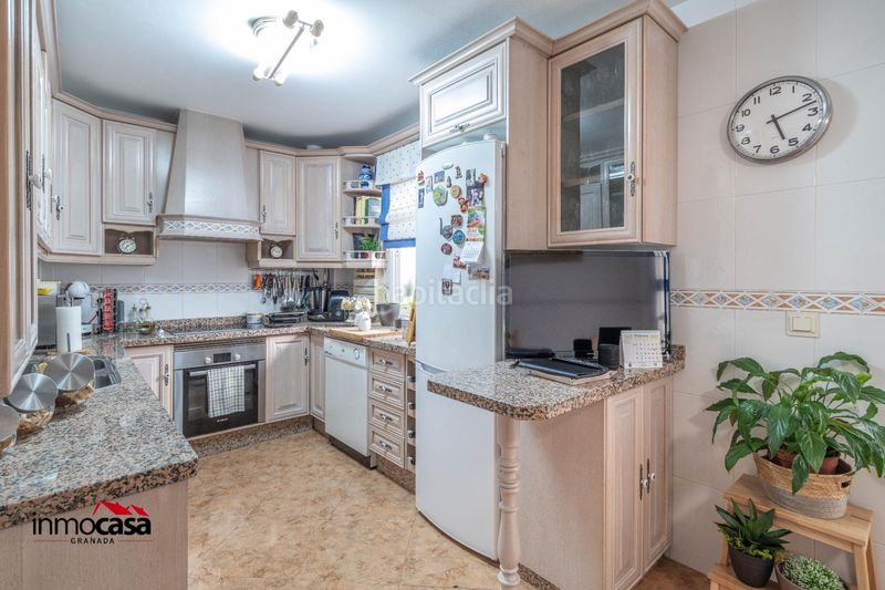 Foto 316bba2d-d65e-4c94-b3fa-eeb5457d36f8. Casa adossada amb aparcament a Peligros