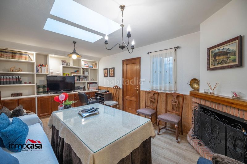 Foto 7fe8c7c7-2870-4125-81de-a46d92ef37c3. Casa adossada amb aparcament a Peligros