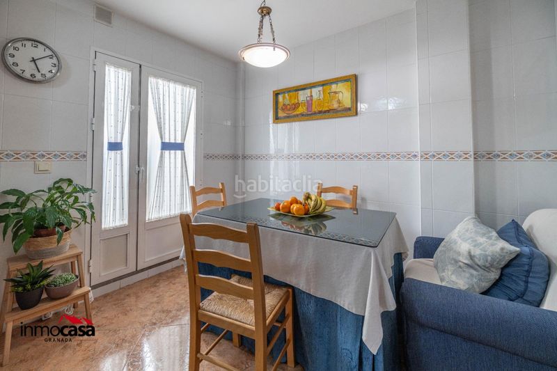 Foto b1c90de8-ac5a-43b7-8e83-be990617a6c5. Casa adossada amb aparcament a Peligros