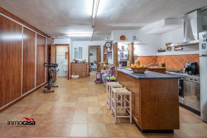 Foto c2172527-17c7-4c72-8bc8-da39efa04b3b. Casa adossada amb aparcament a Peligros