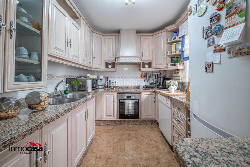 Foto dc02c5b6-1aa2-462a-894d-d8b98be8ef1f. Casa adossada amb aparcament a Peligros