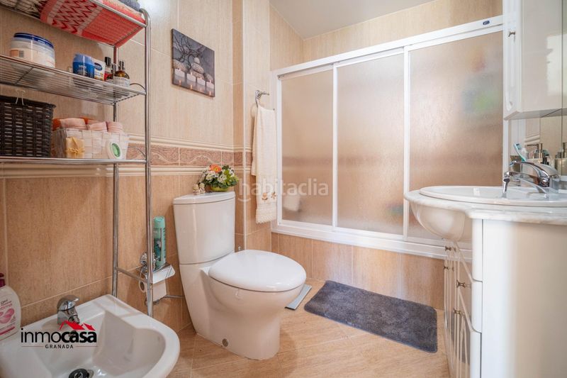 Foto f8a28663-d786-4bcf-b69f-138ff24ba0e4. Casa adossada amb aparcament a Peligros