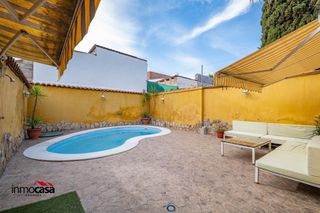 Casa adossada  San pedro. Chalet con piscina en el centro de atarfe!!!