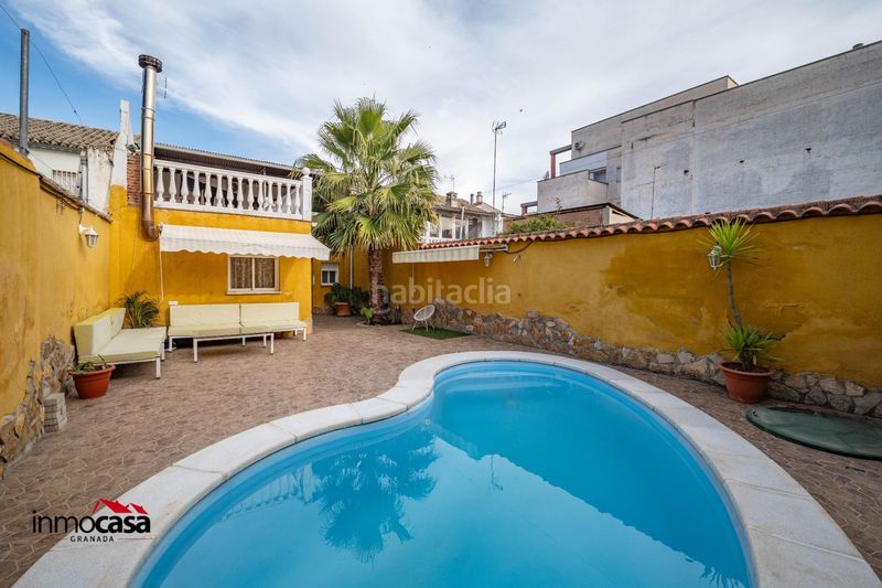 Foto 3de6f62f-884f-4264-bd18-b8212fb67851. Casa adossada amb aparcament piscina a Atarfe